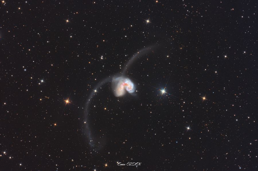 NGC 4038 / 4039 — Anten Galaksileri