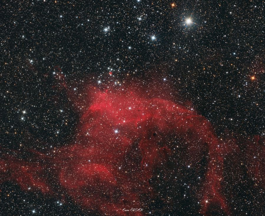 NGC 3572 — Carina'da Bir Yıldız Kümesi ve Bulutsusu
